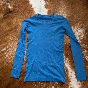 LuluLemon lighweight Women’s workout top, size 4